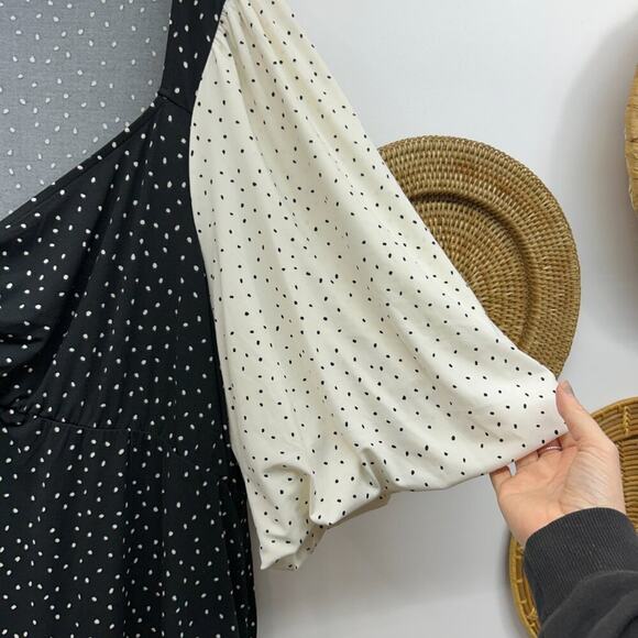 Torrid Black White Stretch Polka Dot Puff Sleeve Slit Midi Dress Plus Size 3X - Picture 5 of 8